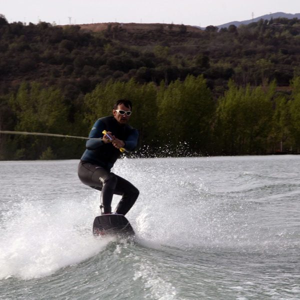 esqui-nautico-wakeboard-aguas-tranquilas-pirineos-eseraventura-7