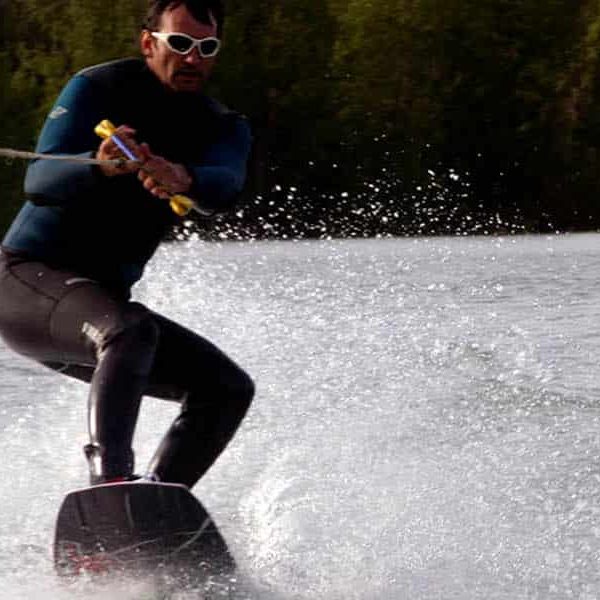 esqui-nautico-wakeboard-aguas-tranquilas-pirineos-eseraventura-title-2